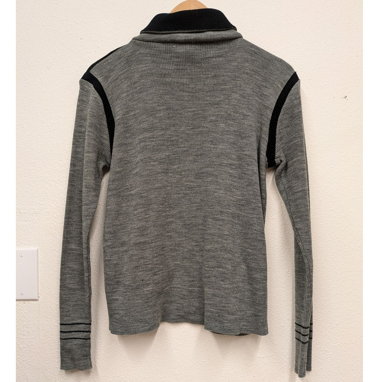 Men's vintage grey and black sweater